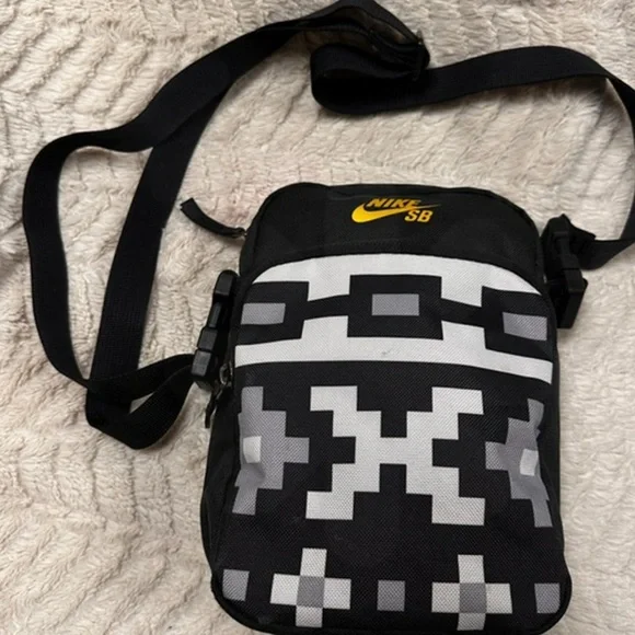 Nike SB Black and Gray Men's Bag - Picture 1 of 1